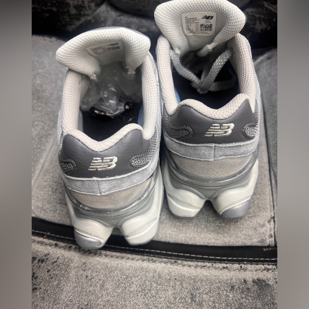 (NEW) New Balance 9060 Shadow Grey Concrete Silver Metallic Sneakers - Picture 6 of 11